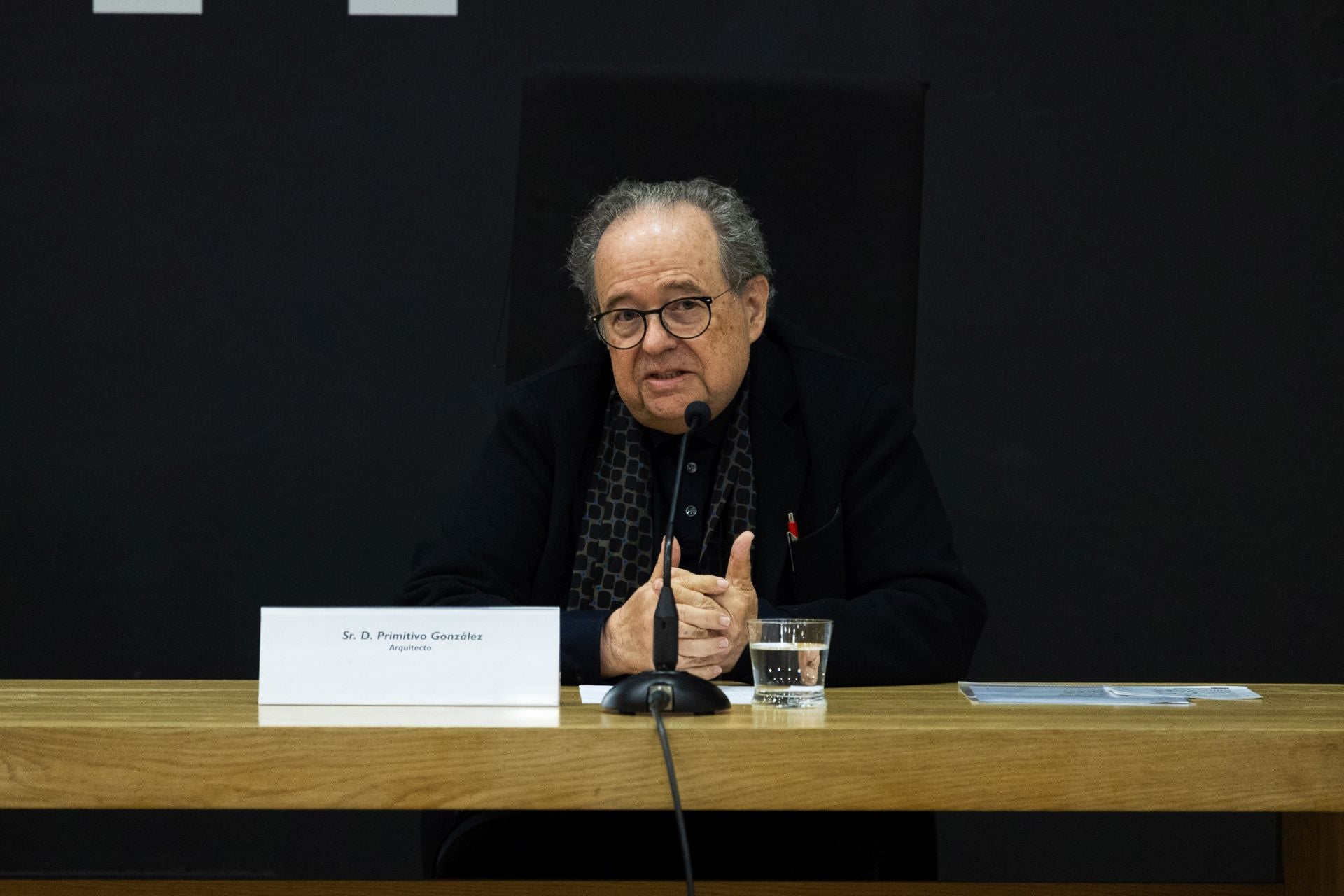 Las imágenes de la exposición sobre la prehistoria de la arquitectura en el Patio Herreriano