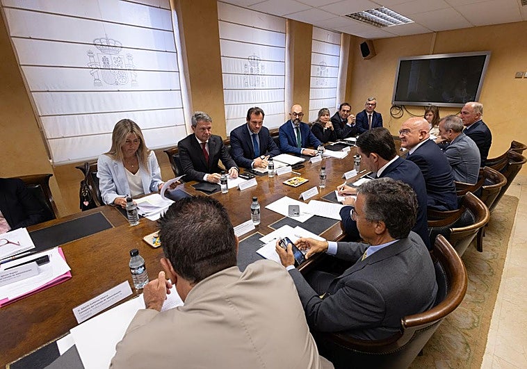 Reunión de la sociedad Valladolid Alta Velocidad, este lunes en la Delegación del Gobierno.