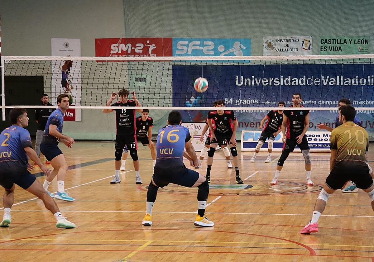 Imagen principal - Derrota del Universitario VCV en su retorno a la Superliga 2