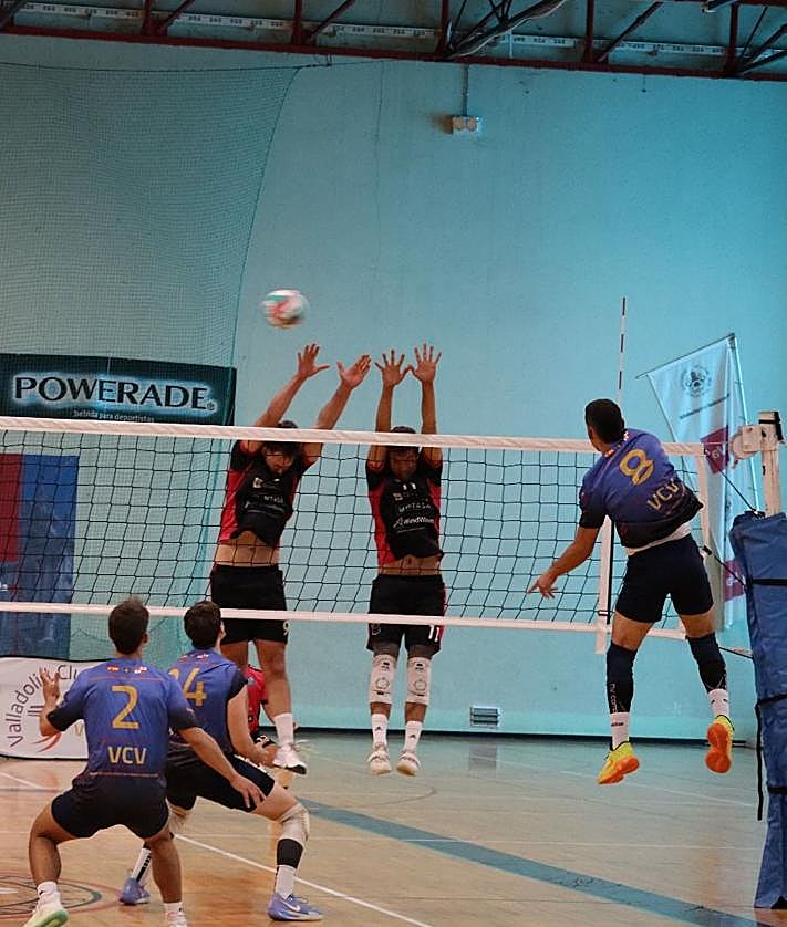 Imagen secundaria 2 - Derrota del Universitario VCV en su retorno a la Superliga 2