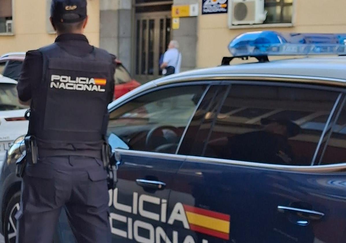 Rompe dos televisiones con una banqueta tras perder más de mil euros en una casa de apuestas