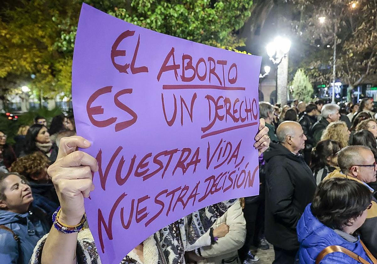 Cartel a favor del aborto en una manifestación.