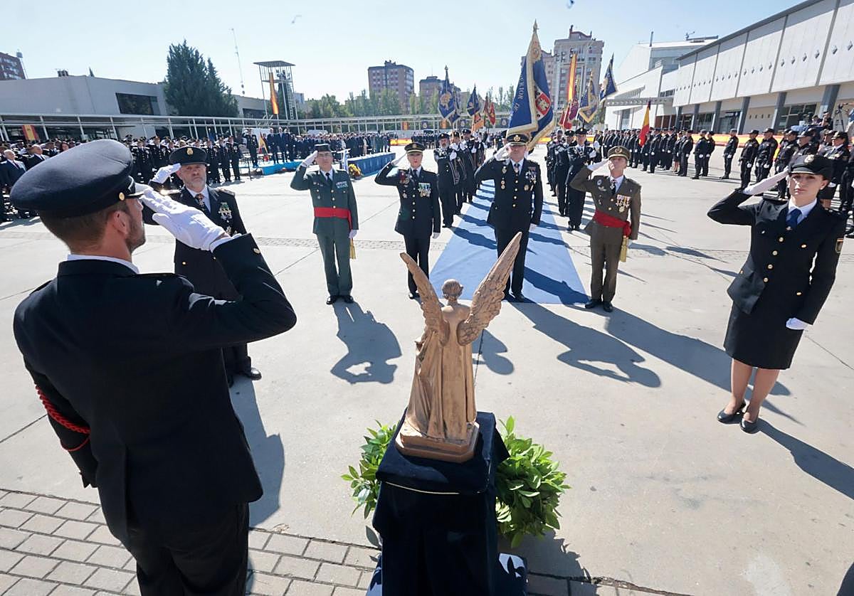 Homenaje a los agentes fallecidos en servicio de la Policía Nacional, este martes, en la Feria de Valladolid.