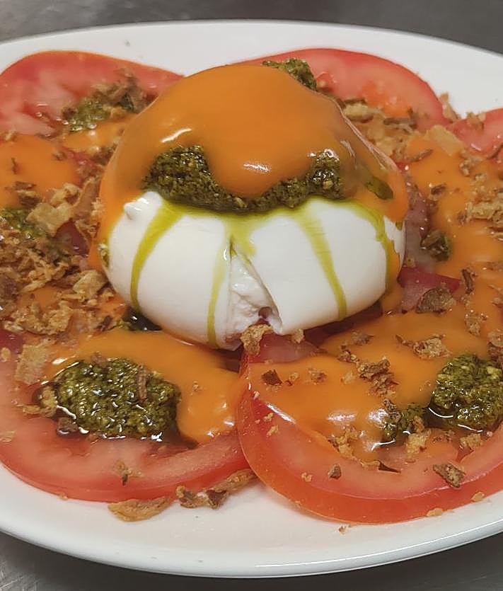 Imagen secundaria 2 - Tablas y ensalada del bar Talandango.