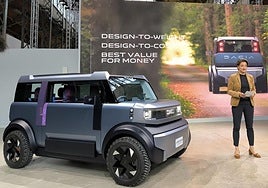 Katrin Adt, CEO de Dacia, presentó el prototipo Hipster, propuesta de eléctrico versátil y económico de 3 metros de largo