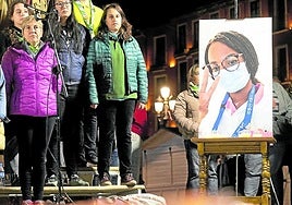 Homenaje a Teresa Rodríguez en la Plaza Mayor de Valladolid tras su asesinato.