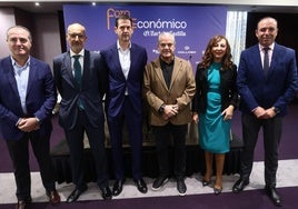 David Casañ, director corporativo de Galletas Gullón; Noé Martín, CEO de Collosa; Goyo Ezama, director general de El Norte de Castilla; el economista Marcos de Quinto, ponente del foro; Cristina Santos, directora regional de Castilla y León de Banco Sabadell, y el vicepresidente de la Diputación de Valladolid, Víctor Alonso.