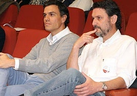 José Luis Vázquez (derecha), sentado junto a Pedro Sánchez en un mitin de campaña del PSOE de La Granja en las elecciones europeas de 2014.