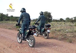 El Seprona con motos ha formado parte de la búsqueda de la vaquilla extraviada.