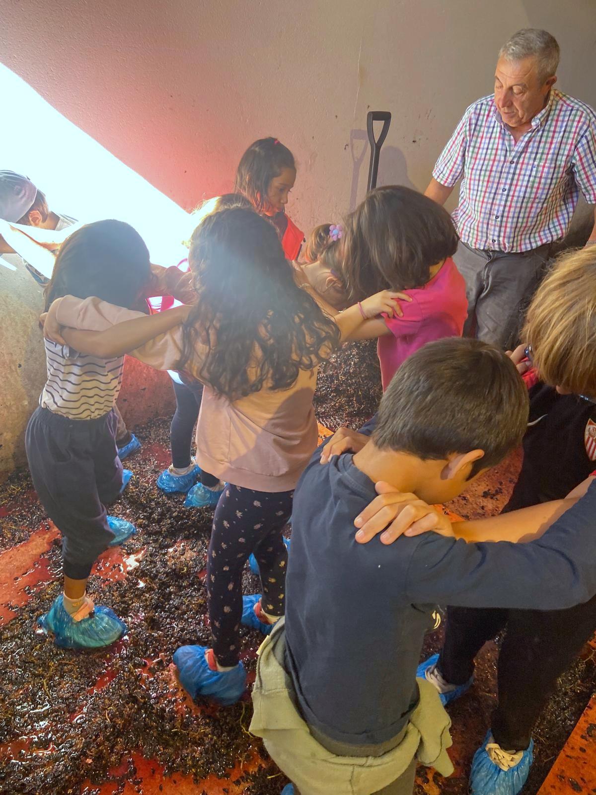 Alumnos de Baltanás celebran la Fiesta de la Vendimia