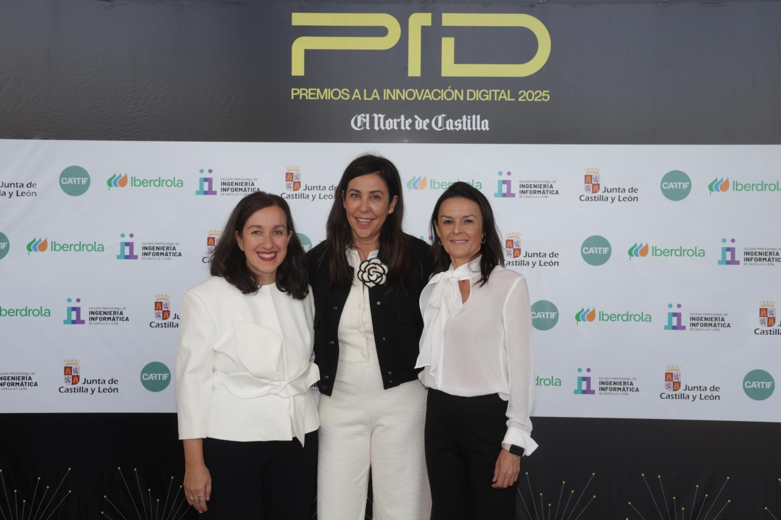 Lucía Reinoso, Noemí Hernández y Sara Sanz, de Amadix.