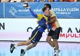 Alejandro Pisonero lanza en seis metros.