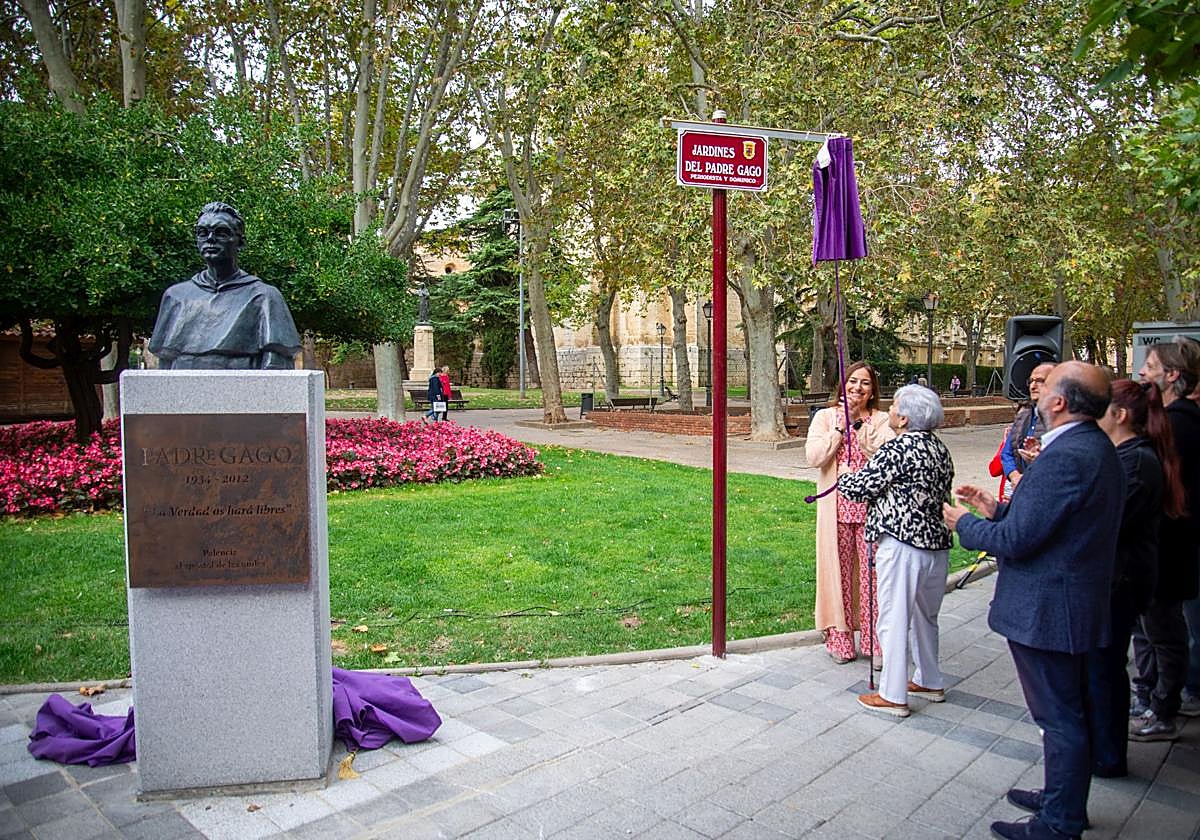 Así ha sido el homenaje al padre Gago en Palencia