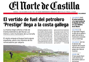 El vertido de fuel del petrolero 'Prestige' llega a la costa gallega