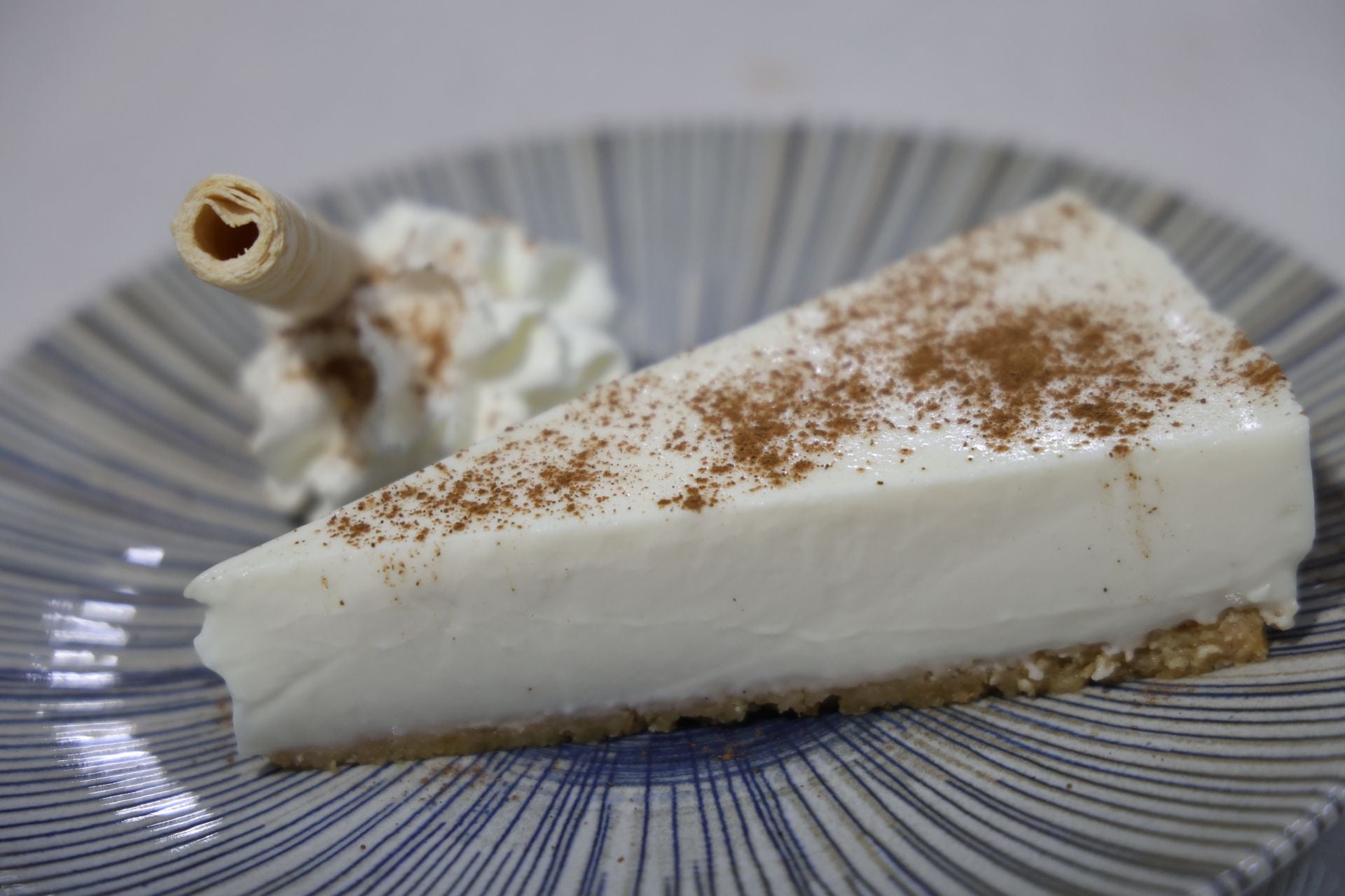 De postre, tarta de leche merengada con un toque de canela.