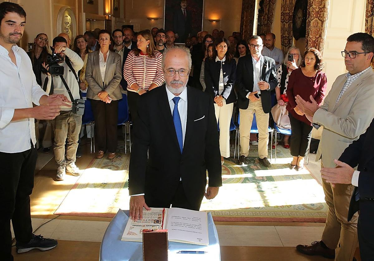 Jorge Martínez Acinas toma posesión como Defensor de la Ciudadanía.