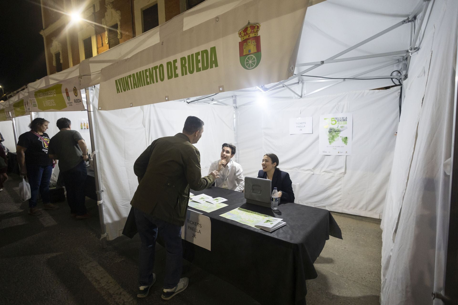 El buen ambiente marida con los vinos de la D.O. Rueda