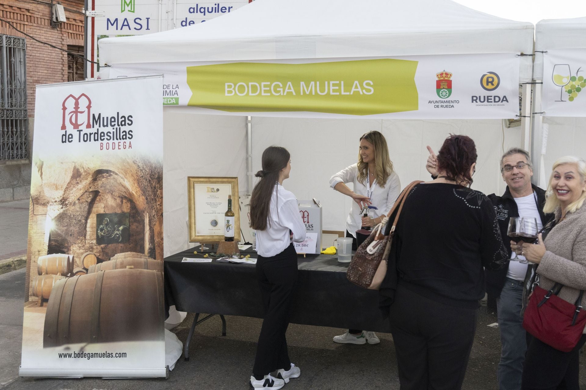 El buen ambiente marida con los vinos de la D.O. Rueda