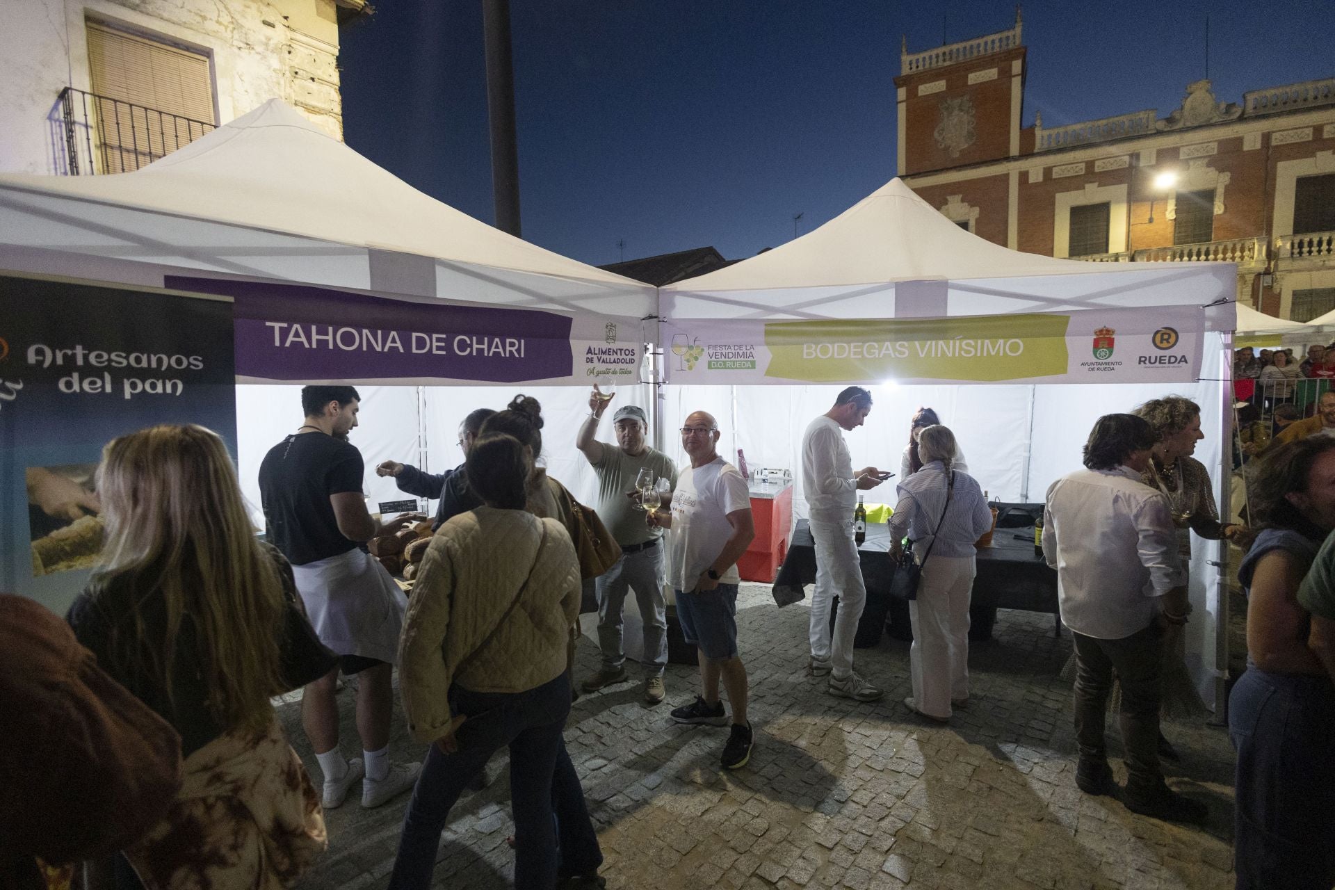 El buen ambiente marida con los vinos de la D.O. Rueda