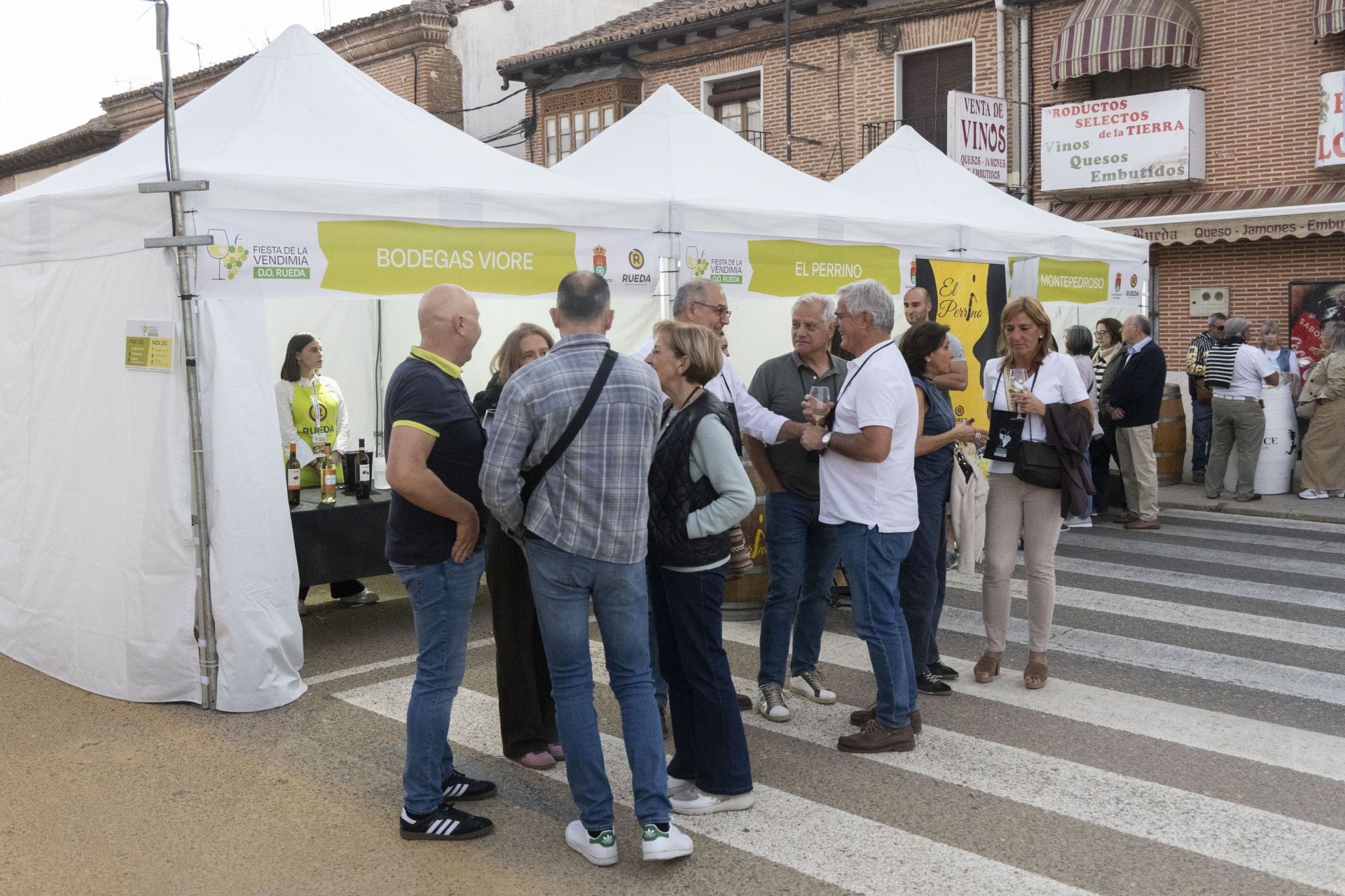 El buen ambiente marida con los vinos de la D.O. Rueda