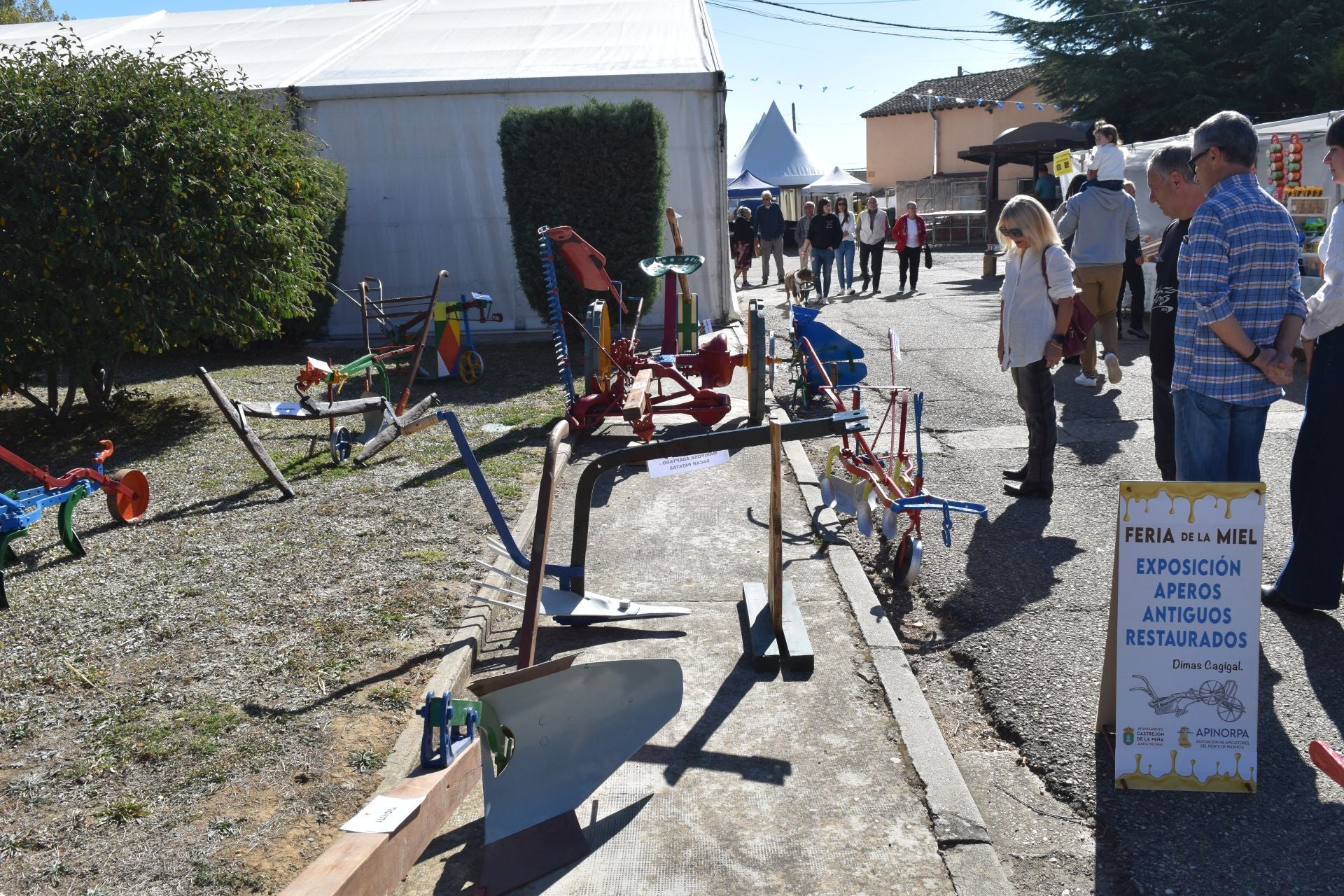 Animada Feria de la Miel de Castrejón de la Peña