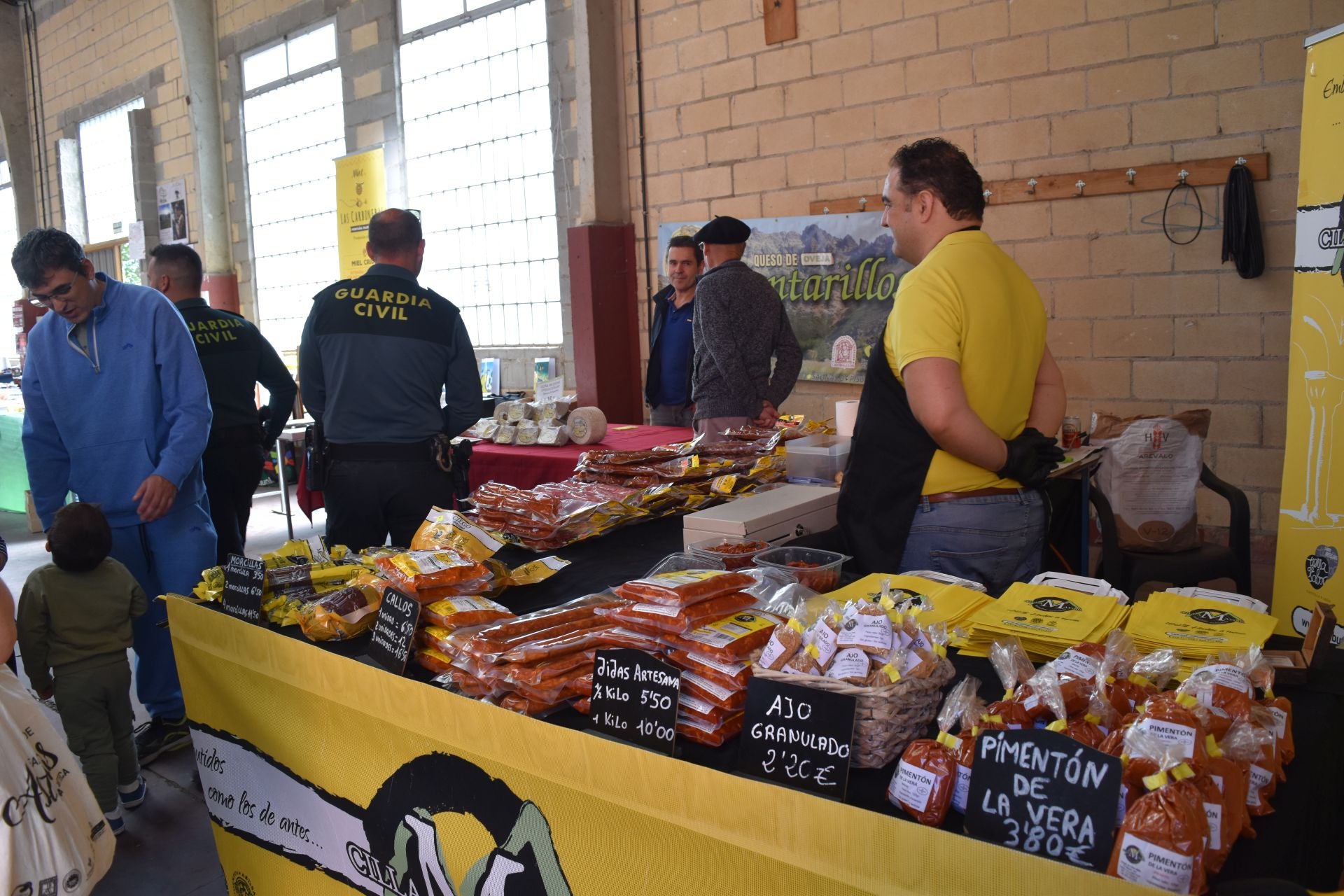 Animada Feria de la Miel de Castrejón de la Peña