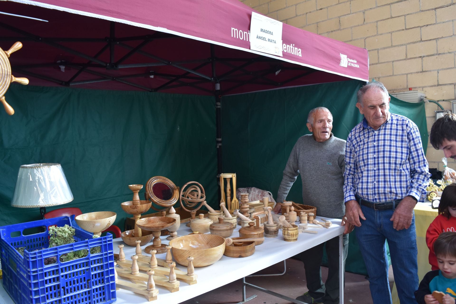 Animada Feria de la Miel de Castrejón de la Peña