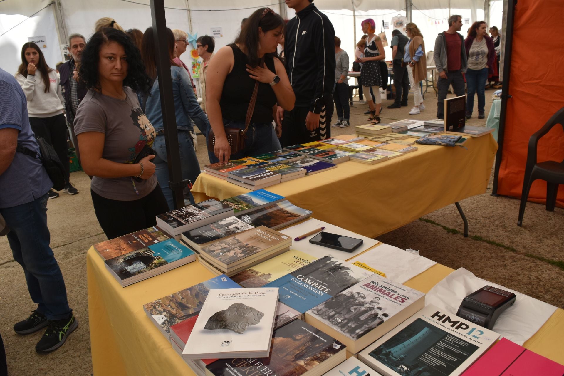 Animada Feria de la Miel de Castrejón de la Peña