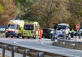 Momento en que los servicios médicos atienden a los heridos