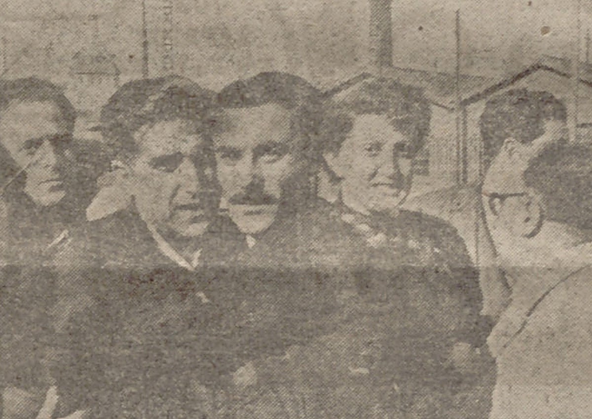 Imagen secundaria 1 - Arriba, trabajadores en un gulag soviético. Abajo, Lucio Saldaña siendo recibido en su regreso a España en 1954, y el aviador republicano Julio Villanueva.