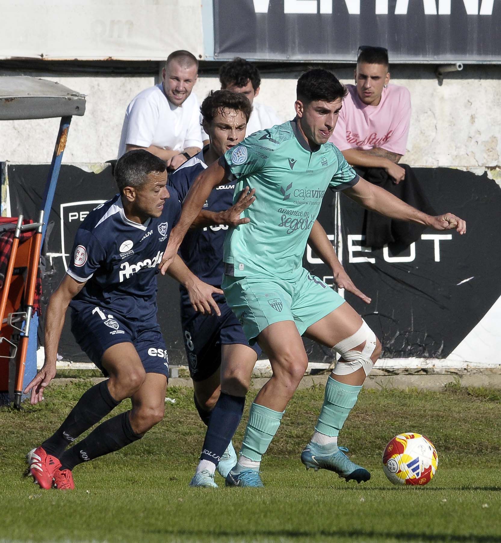 Fotos del partido entre el Marino de Luanco y la Segoviana