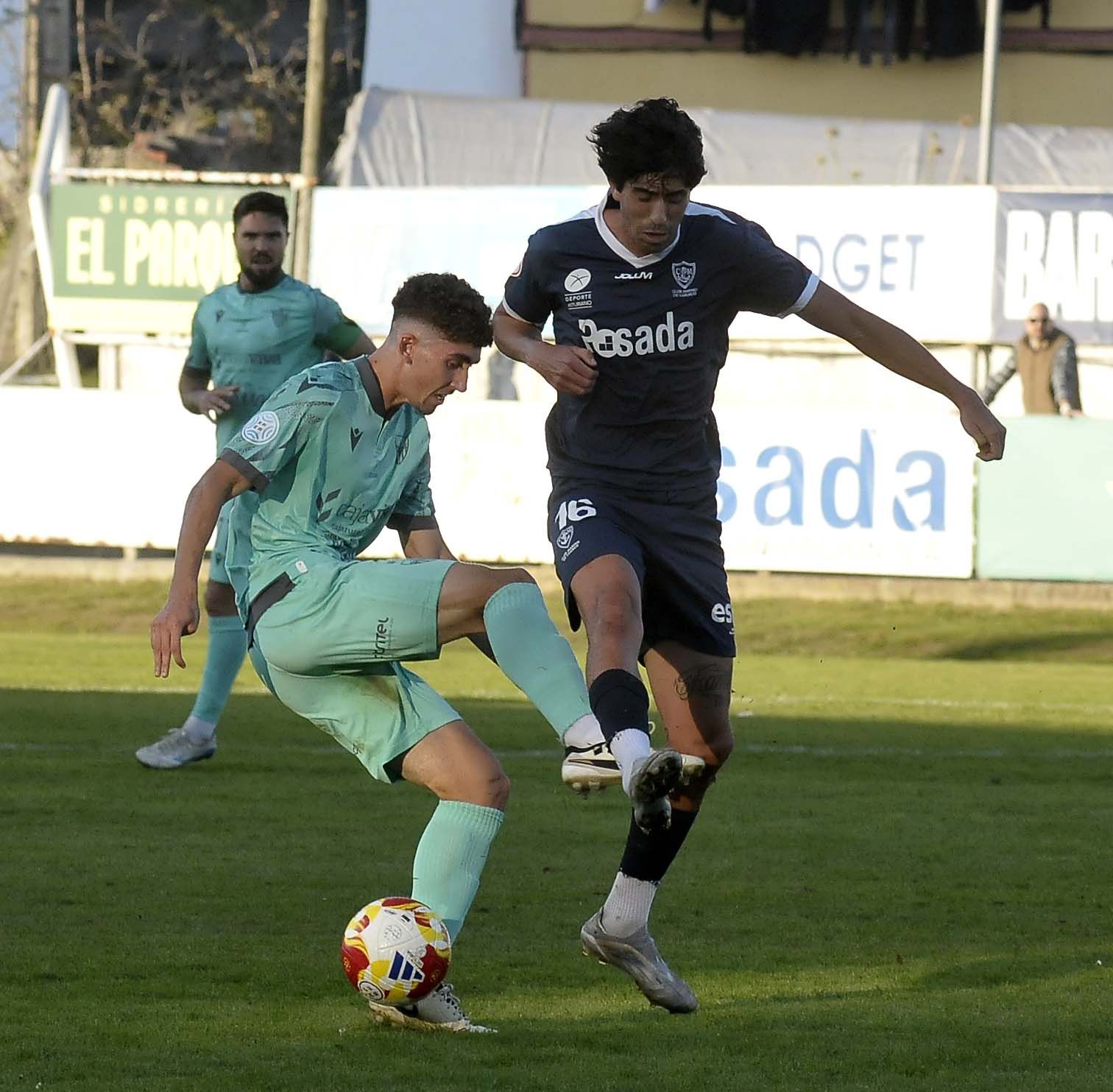 Fotos del partido entre el Marino de Luanco y la Segoviana