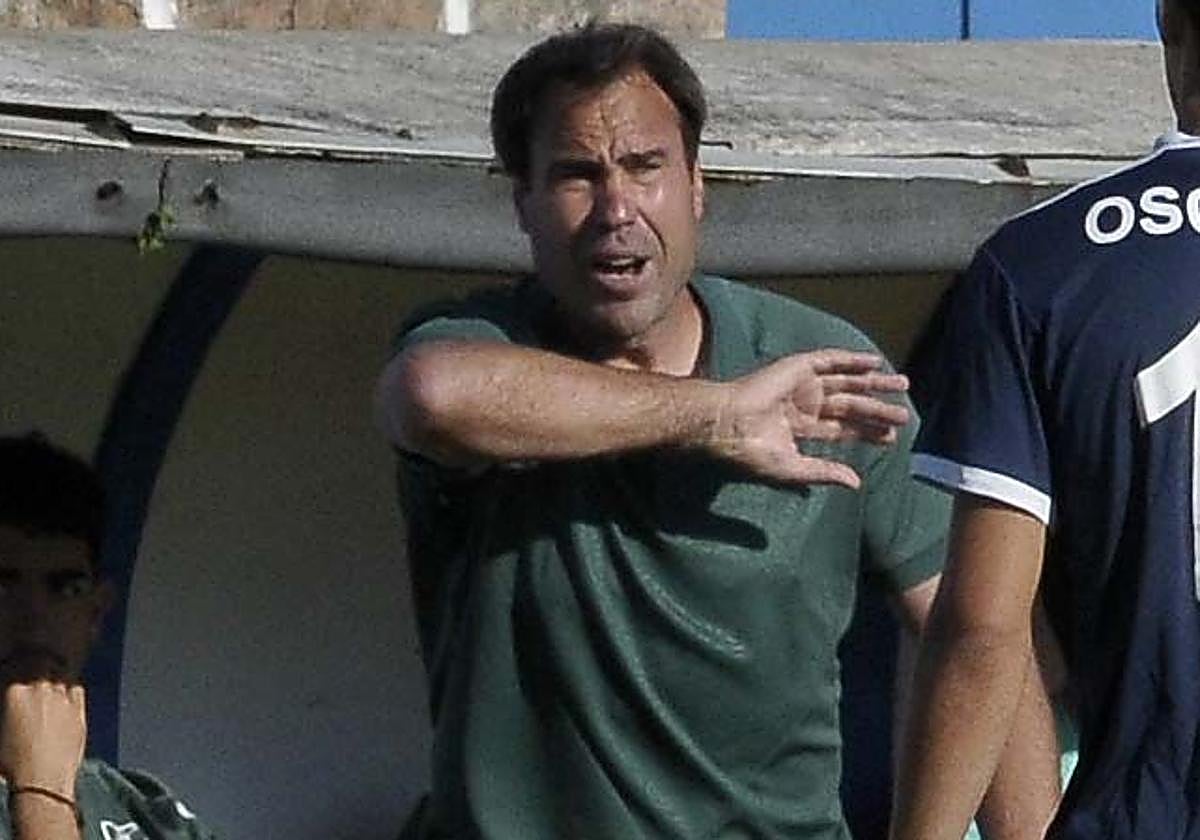 Iñaki Bea, durante el partido ante el Luanco.