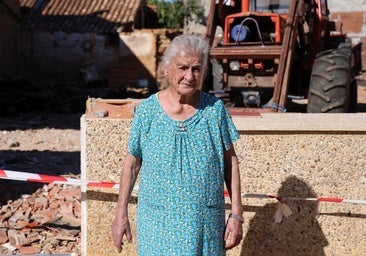El incendio arrasó sus casas y no han podido volver: «Llegaron los bomberos y no tenían agua»