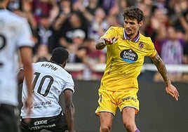 Juric, que regresaba al once, presiona a Appin.