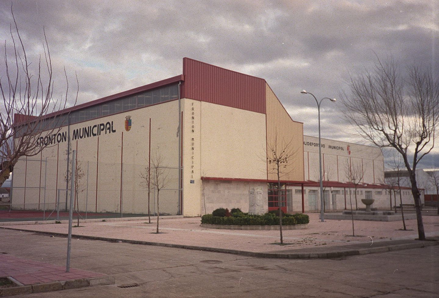 Polideportivo municipal en una imagen de 2001.