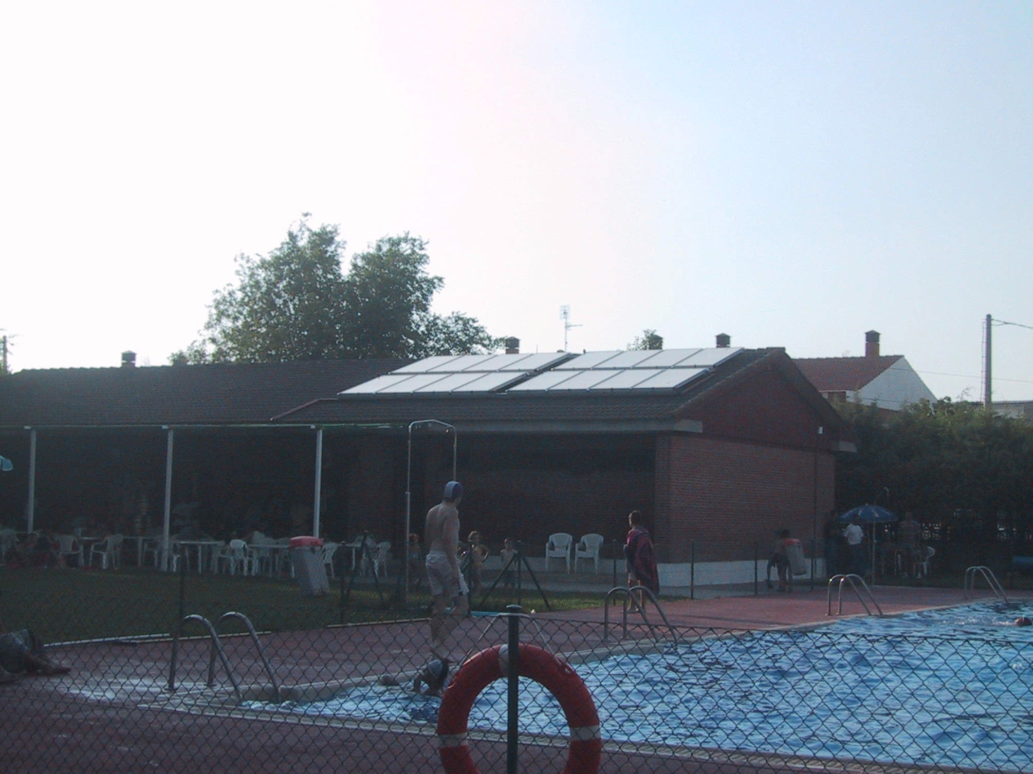 Piscinas de Campaspero, con climatizador solar. 12 de julio de 2003.