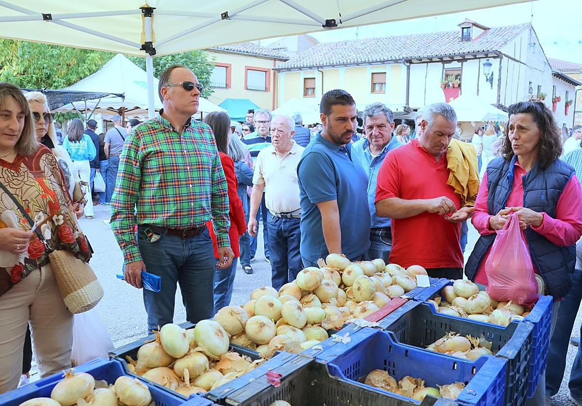 Venta de productos de la huerta en la feria de la cebolla de Palenzuela.
