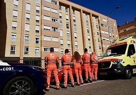Un atrincherado en el barrio de Eras de Renueva amenaza con suicidarse desde lo alto del edificio.