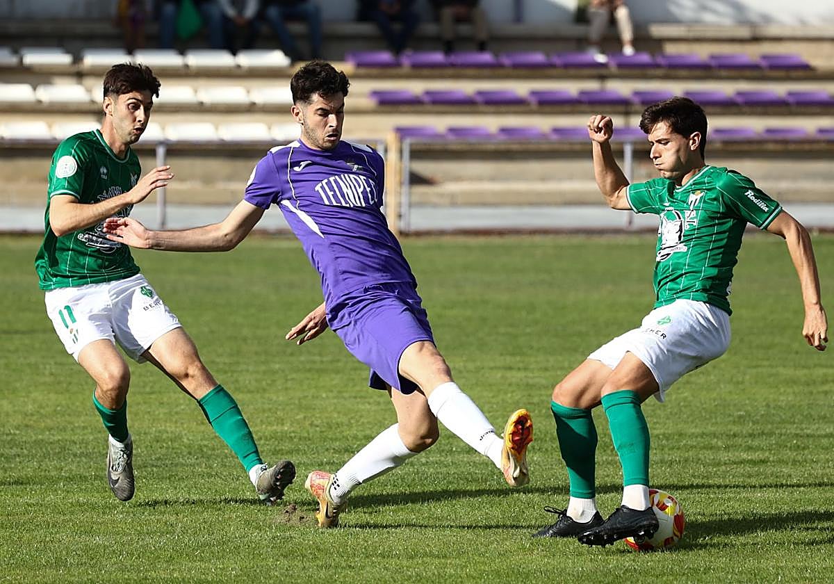 Amado, en un balón dividido.