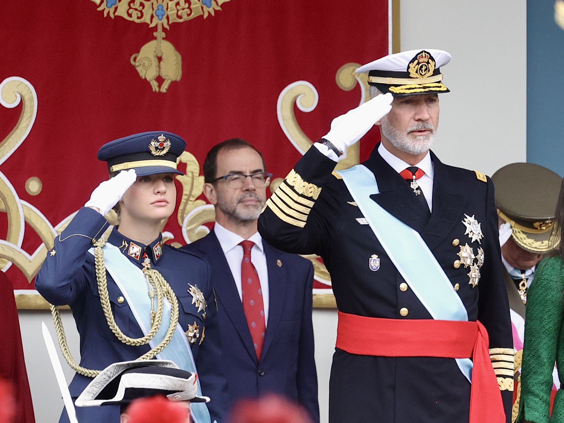 Las imágenes de Mañueco en el desfile de las fuerzas armadas del 12 de octubre