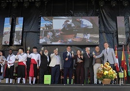 Brindis de Javier Pérez Andrés, pregonero; Ignacio Martín Obregón, presidente de la bodega Cuatro Rayas; José Ignacio Pérez, alcalde deRueda; Marta S. Martínez Bujanda, presidenta de la Ruta del Vino de Rueda; Carlos Yllera, presidente de la D. O. Rueda; Carlos Mangas, alcalde de Alaejos y Víctor Alonso, vicepresidente de la Diputación de Valladolid.