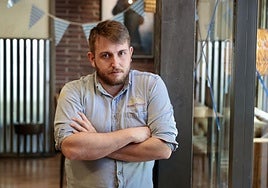 José María García Villalonga, propietario del bar Chico Loco, en su gastrobar de la plaza Circular.