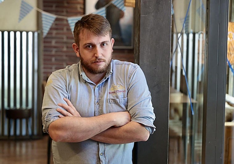 José María García Villalonga, propietario del bar Chico Loco, en su gastrobar de la plaza Circular.