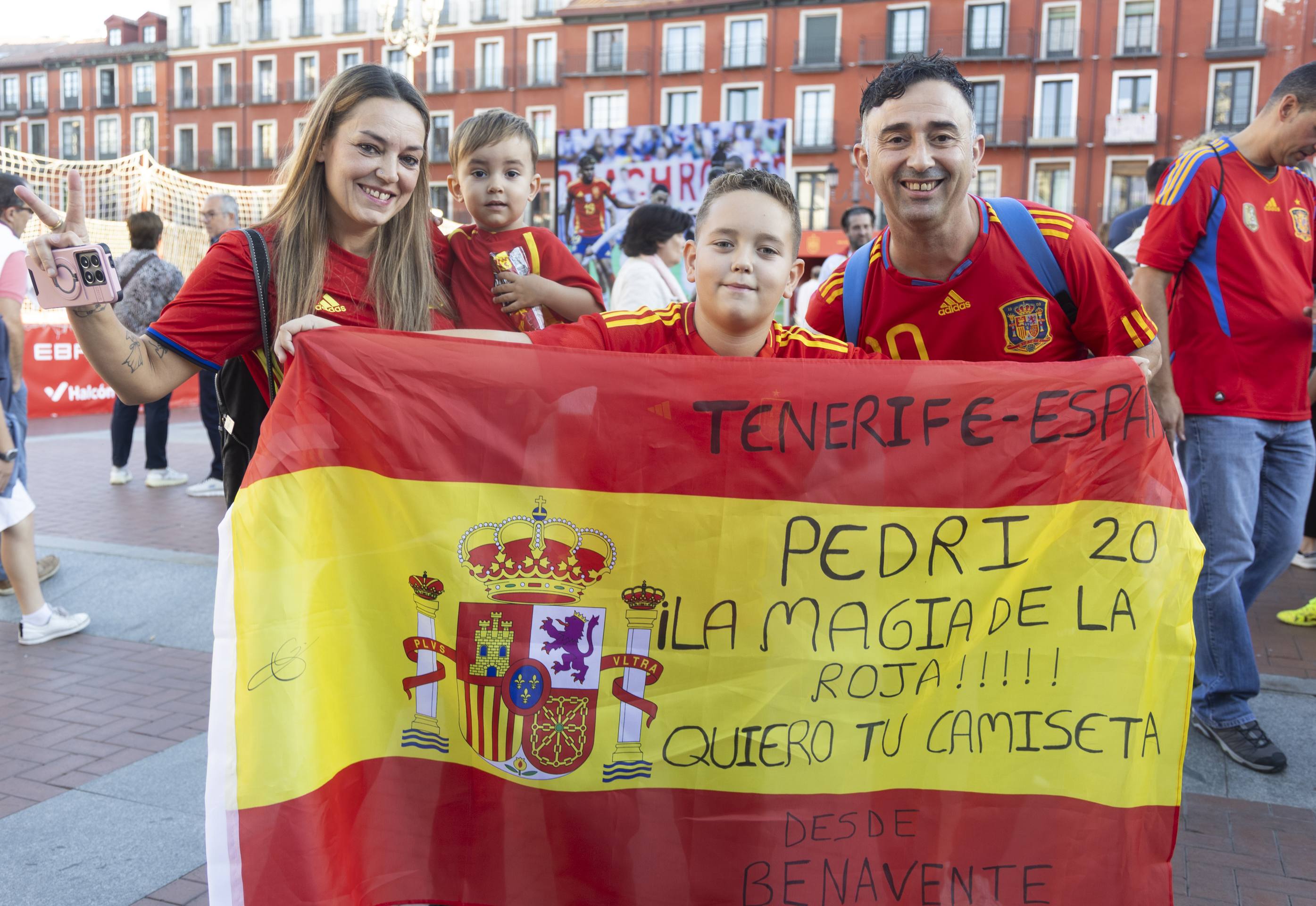 Las imágenes del fanzone del España-Bulgaria