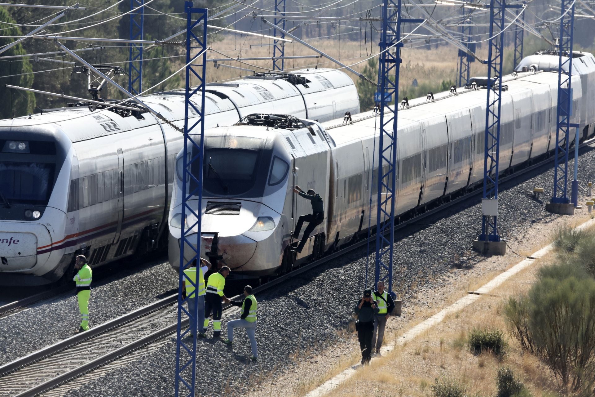 Las imágenes del tren detenido entre Olmedo y Valdestillas