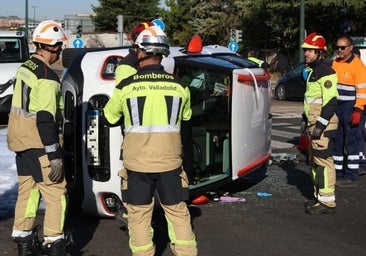 Vuelca un coche tras colisionar con una furgoneta en la avenida de Zamora