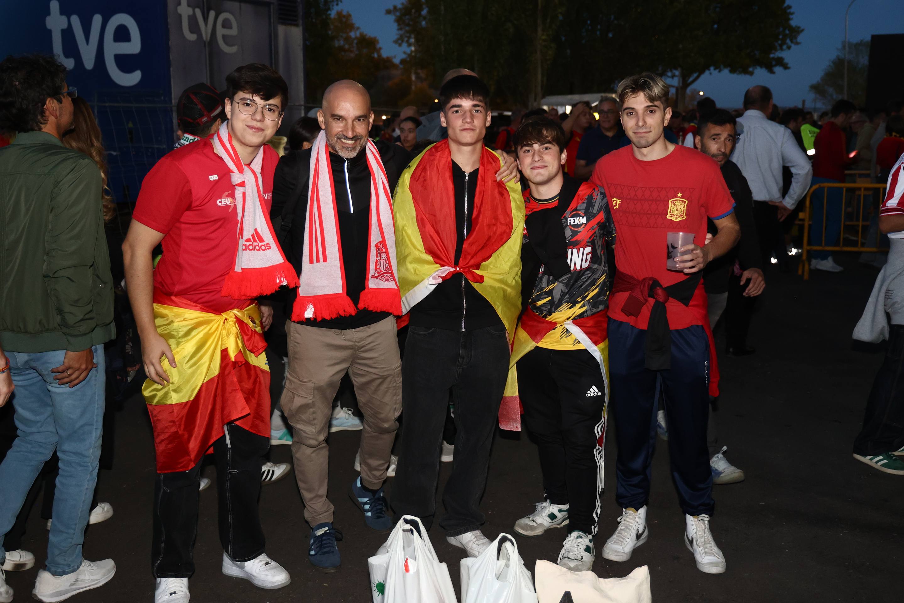 Las imágenes del ambiente en la previa del España-Bulgaria