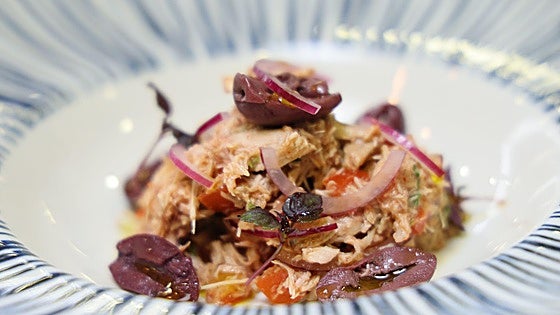 Ensalada de escabeches con tomate moruno y aceitunas, por el chef Raúl del Moral