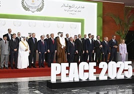 Ceremonia de firma del Plan de Paz para Oriente Próximo, en Egipto, este lunes.